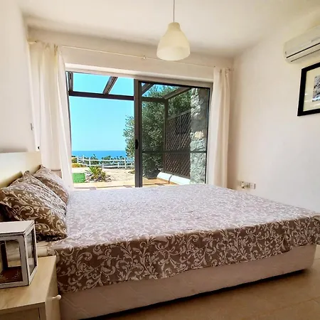 Apartment Seafront With Private Garden