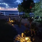 Apartament Seafront With Private Garden