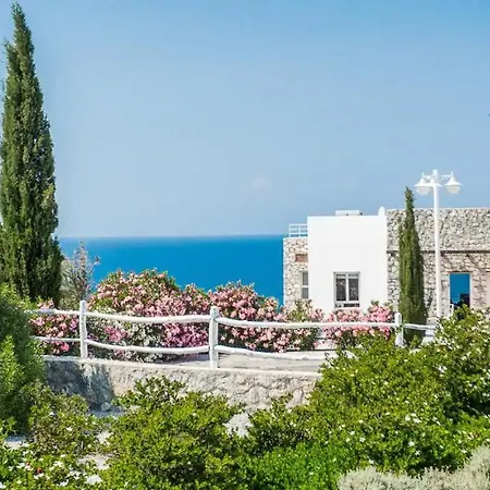 شقة Seafront With Private Garden Agios Amvrosios (Kyrenia)