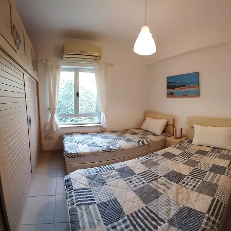 דירה Seafront With Private Garden *