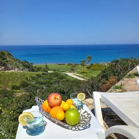 Seafront With Private Garden דירה *