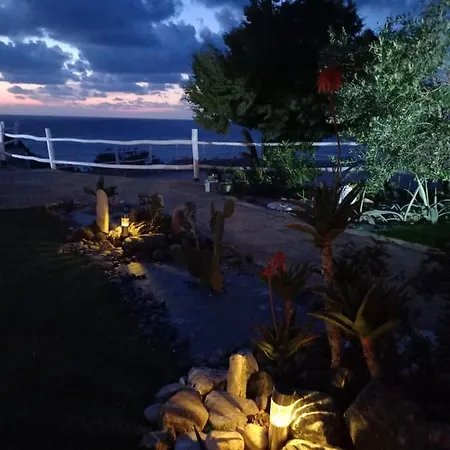 Appartement Seafront With Private Garden